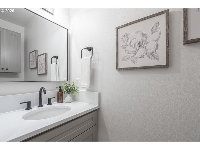 17350 ASHLEY Ct, Lake Oswego, OR 97035