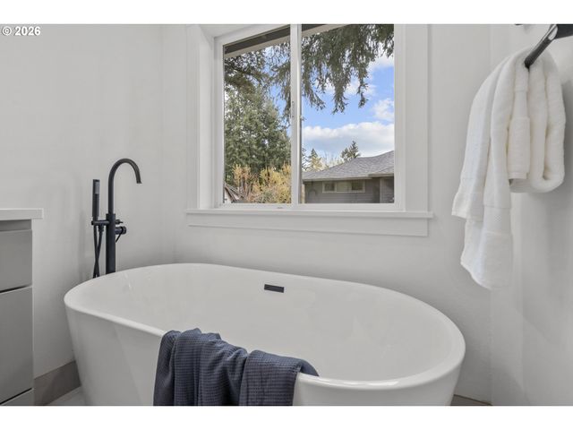 17350 ASHLEY Ct, Lake Oswego, OR 97035