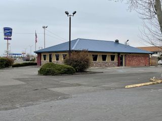 1924 Biddle Road, Medford, OR 97504