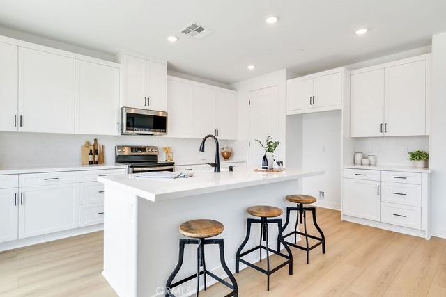 873 Railway Lane, Redlands, CA 92374
