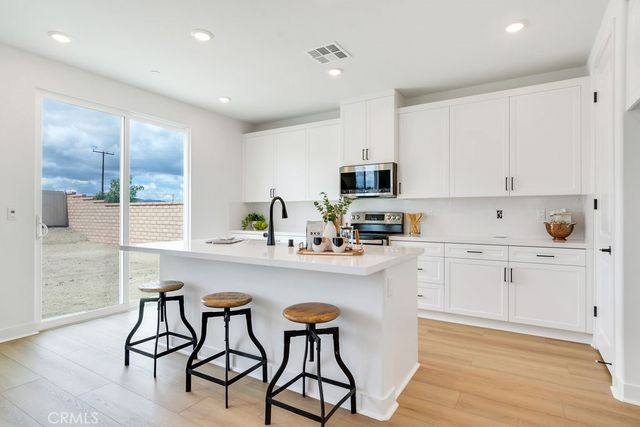 873 Railway Lane, Redlands, CA 92374