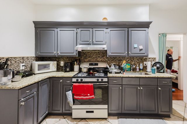15 Mclellan St, Boston, MA 02121