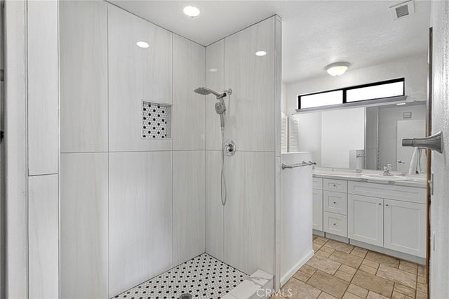 13915 Spring Valley Pkwy, Victorville, CA 92395