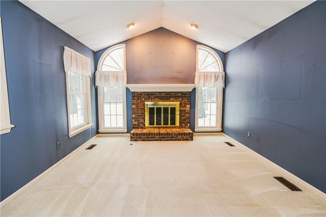 36 Farm Field Lane, Pittsford, NY 14534