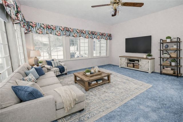 36 Farm Field Lane, Pittsford, NY 14534