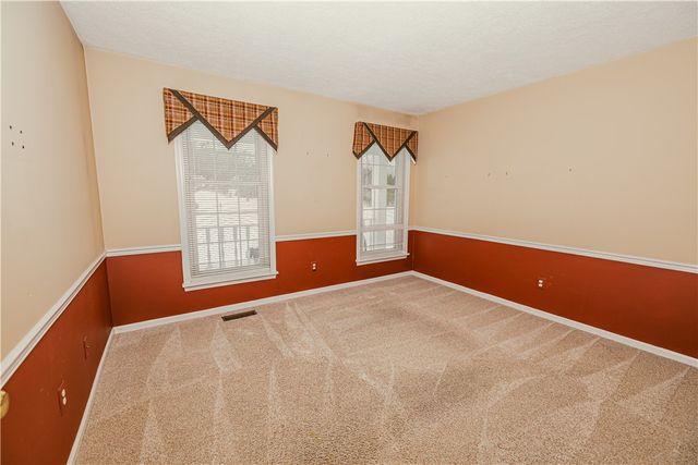 36 Farm Field Lane, Pittsford, NY 14534