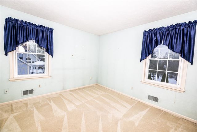 36 Farm Field Lane, Pittsford, NY 14534