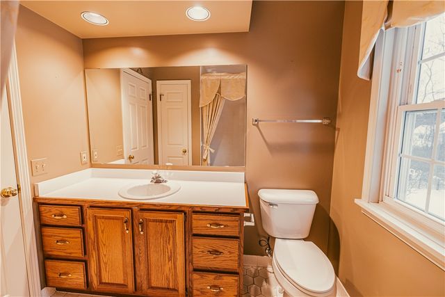 36 Farm Field Lane, Pittsford, NY 14534