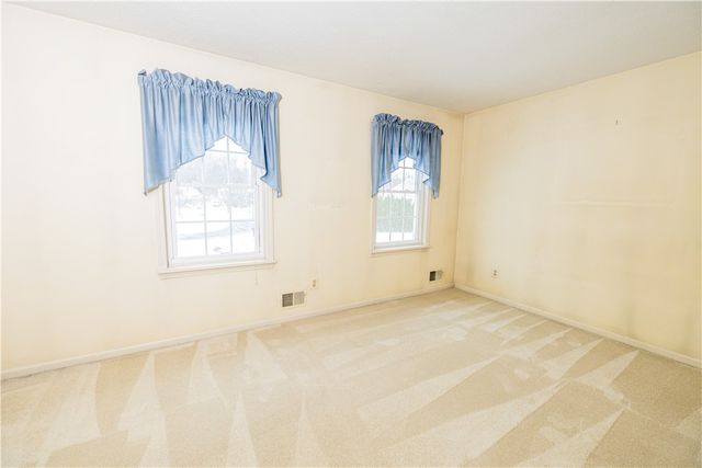 36 Farm Field Lane, Pittsford, NY 14534