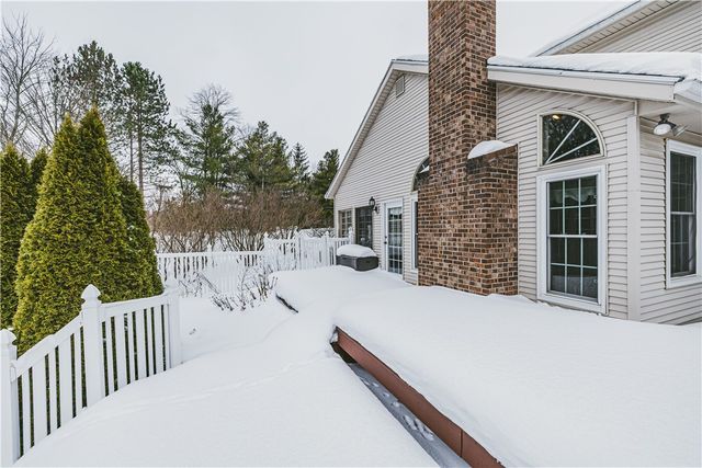 36 Farm Field Lane, Pittsford, NY 14534