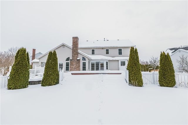 36 Farm Field Lane, Pittsford, NY 14534