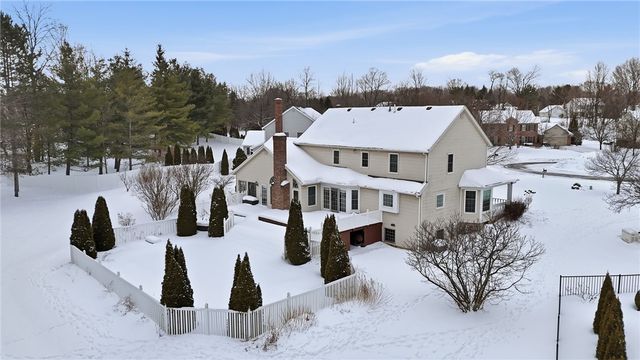 36 Farm Field Lane, Pittsford, NY 14534