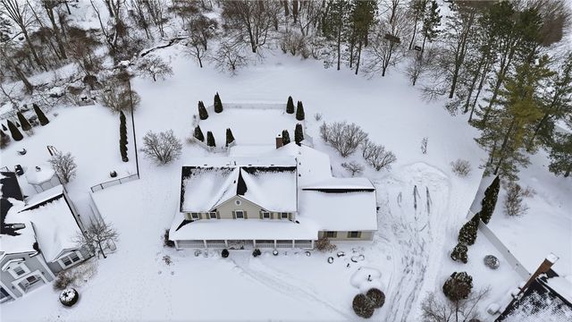 36 Farm Field Lane, Pittsford, NY 14534