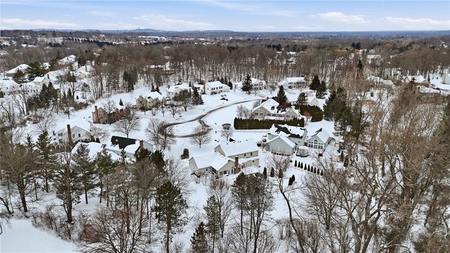 36 Farm Field Lane, Pittsford, NY 14534