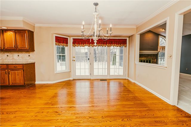 36 Farm Field Lane, Pittsford, NY 14534