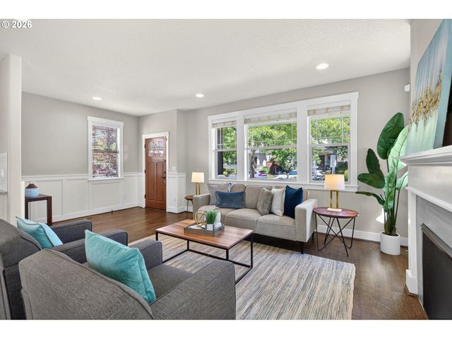 6983 Nw ELEANOR Ave, Portland, OR 97229