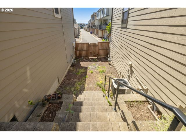 6983 Nw ELEANOR Ave, Portland, OR 97229