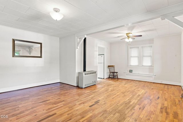 121 N Front Street, Talent, OR 97540