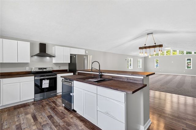 221 Matteo St, Brownsville, PA 15417