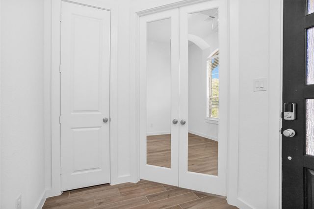 256 Sky Top Drive, Montgomery, TX 77316