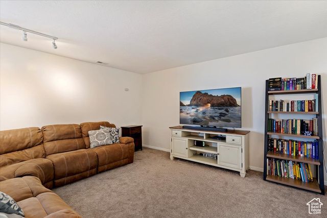 5416 S 3375 W, Roy, UT 84067