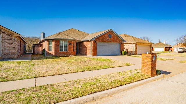 4822 Sapphire Lane, Granbury, TX 76049