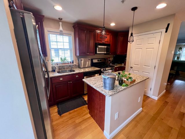 20 4th Street 3, Medford, MA 02155