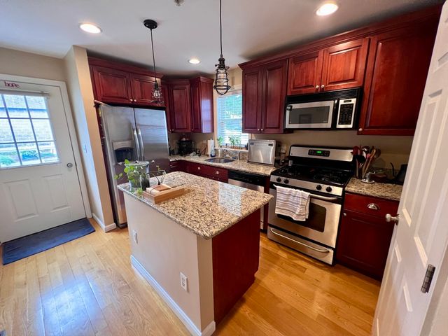 20 4th Street 3, Medford, MA 02155