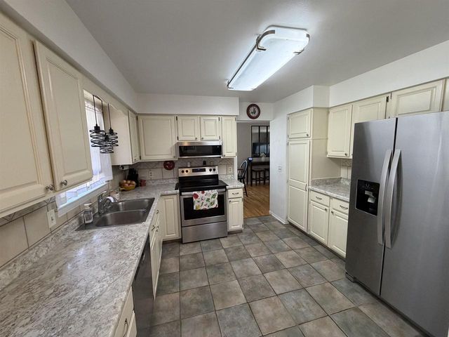 5201 N Grandeur Drive, Milton, WI 53563
