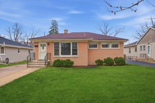 906 S Kirk Avenue, Elmhurst, IL 60126