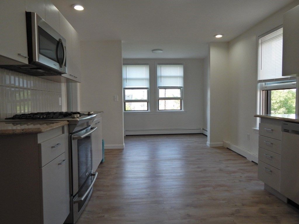 83 Leyden St 1, Boston, MA 02128