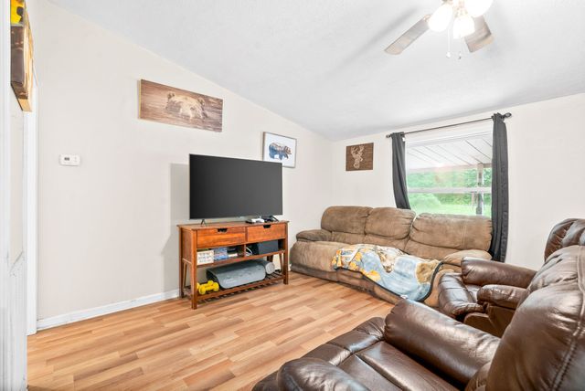 110 Little Fork Rd, Cumberland City, TN 37050