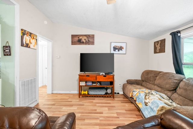 110 Little Fork Rd, Cumberland City, TN 37050