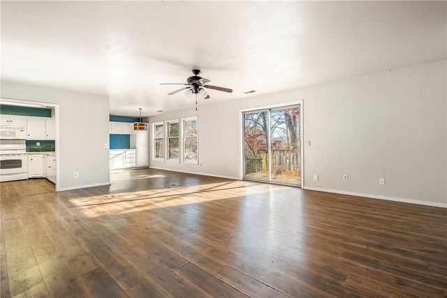 26 Shakespeare Drive, Bella Vista, AR 72714