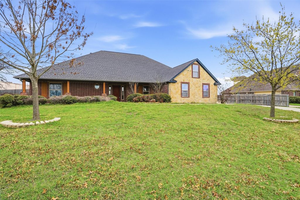 1412 Wedgewood Drive, Cleburne, TX 76033