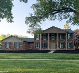 11880 Whispering Oak Lane, Shelby Twp, MI 48315