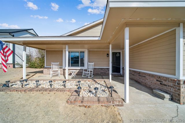 9415 E Sprucewood Drive, Claremore, OK 74019