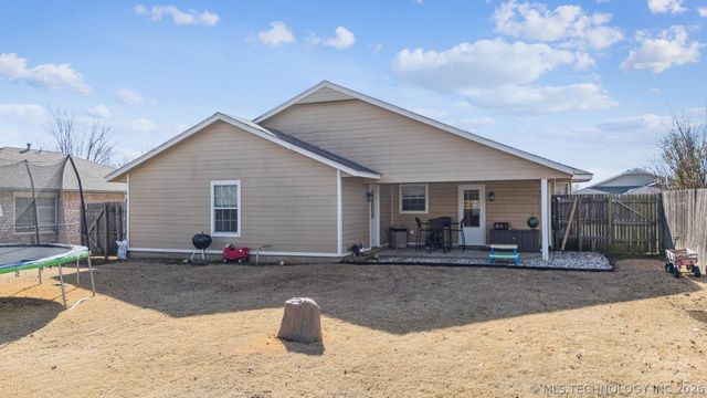 9415 E Sprucewood Drive, Claremore, OK 74019