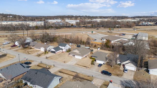 9415 E Sprucewood Drive, Claremore, OK 74019