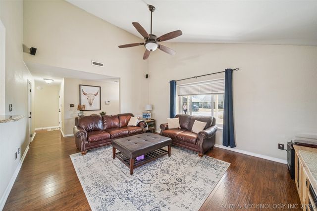 9415 E Sprucewood Drive, Claremore, OK 74019