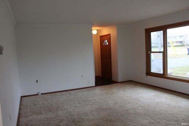 5572 N Clear Creek Road, Huntington, IN 46750