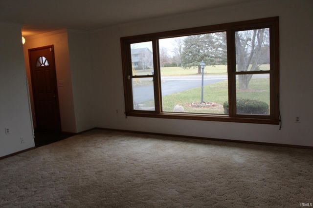 5572 N Clear Creek Road, Huntington, IN 46750