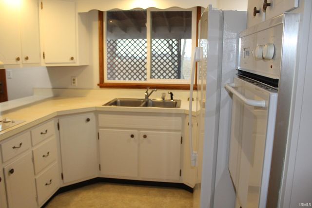 5572 N Clear Creek Road, Huntington, IN 46750