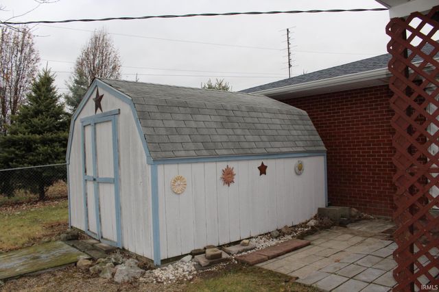 5572 N Clear Creek Road, Huntington, IN 46750