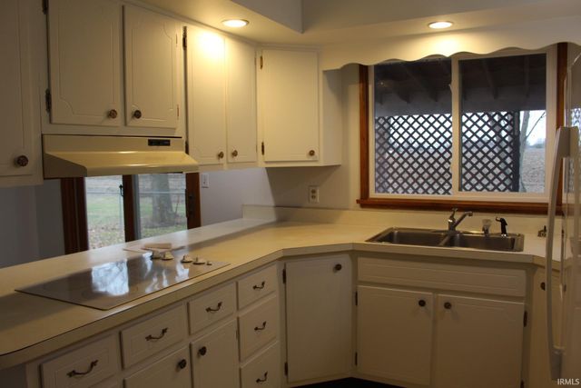 5572 N Clear Creek Road, Huntington, IN 46750