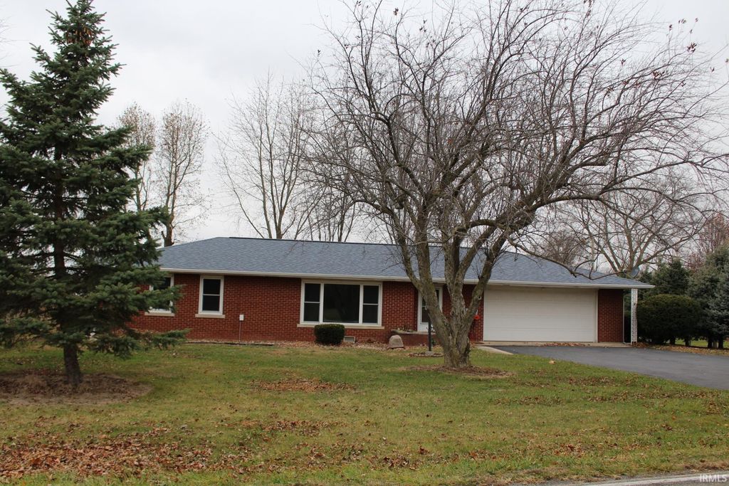 5572 N Clear Creek Road, Huntington, IN 46750