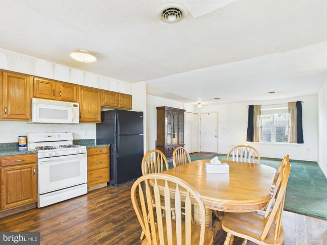 3707 WHEATLAND DR, Dover, PA 17315