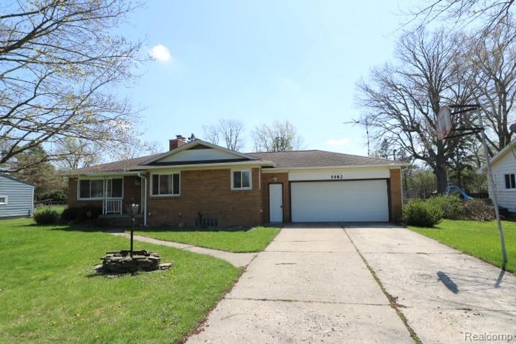 5482 Shamrock Lane, Flint, MI 48506