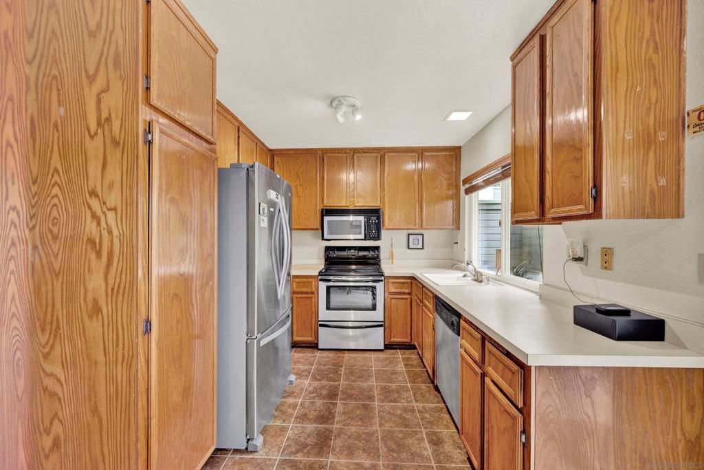 Image 15 of property listing at 350 Windjammer Cir, Chula Vista, CA 91910