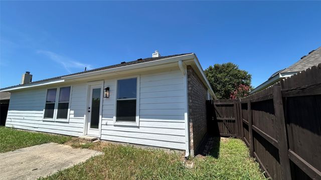 1028 Aviary Drive, Aubrey, TX 76227